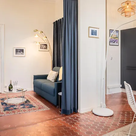 Intra-muros, Vue Palais Des Papes Apartment
